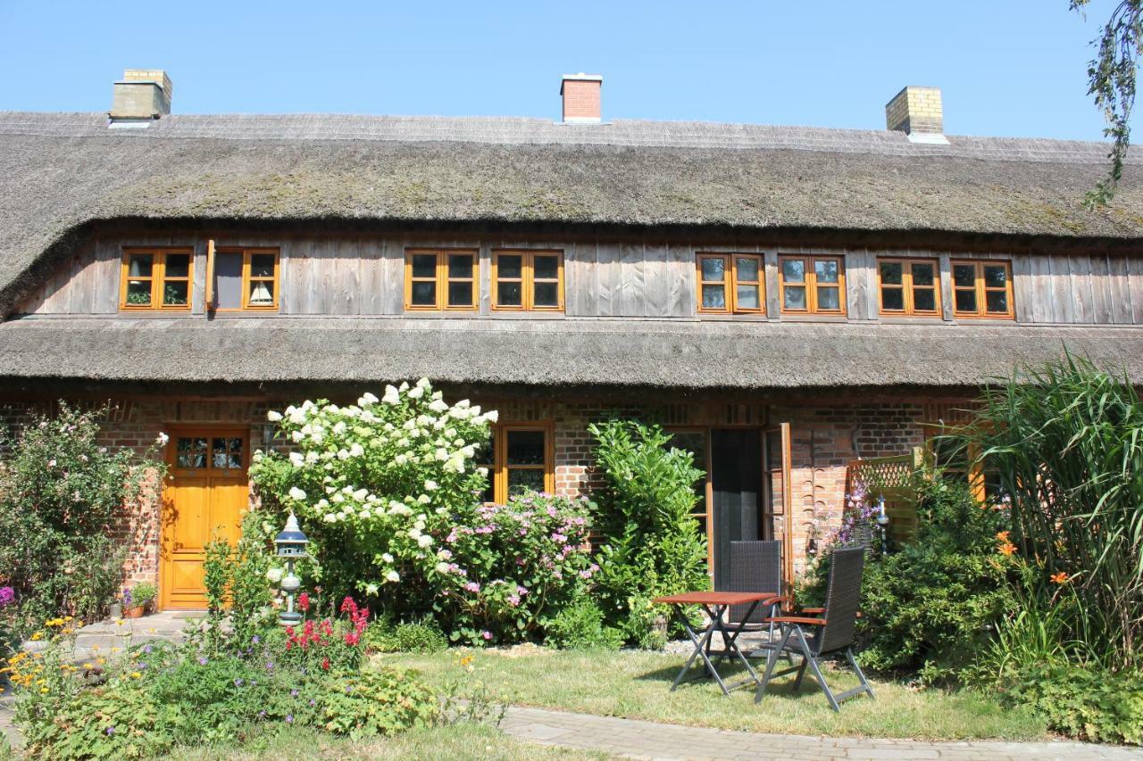 Kleine Auszeit Apartment Kluis Luaran gambar